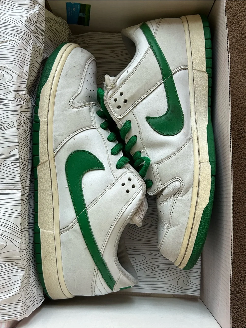 Nike Men’s Low-Top Sneakers in White and Green NIKE SB DUNK WHITE/GREEN PINK BOX